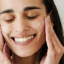 radiance_light_serum_application_03_1125x.webp