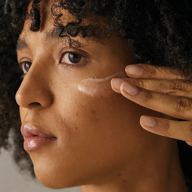 copper_peptide_serum_application_03_1125x.webp