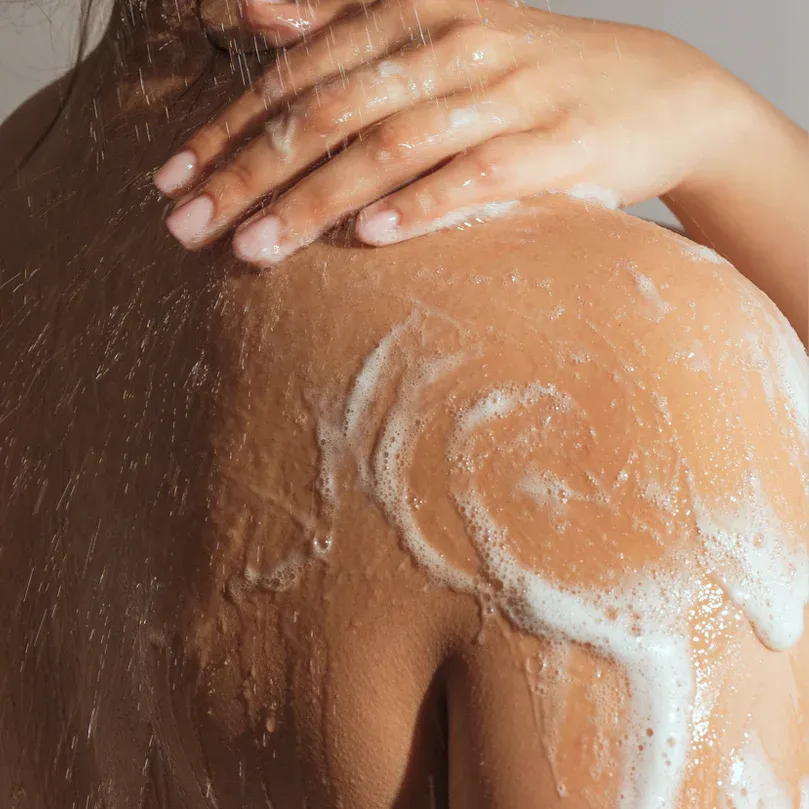 stillness_body_cleanser_aplication_03_1125x.webp