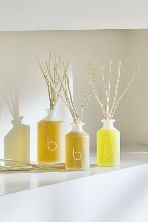 willow-diffuser-orange-lily-lifestyle-web-optimised.webp