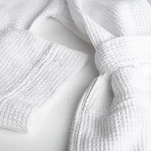 HONEY BATHROBE DETAILS 4.webp
