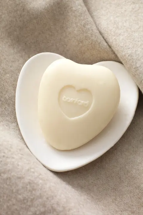 heart-dish-with-pebble-soap-life.webp